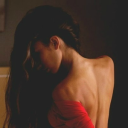 Chat with Nicolette icon