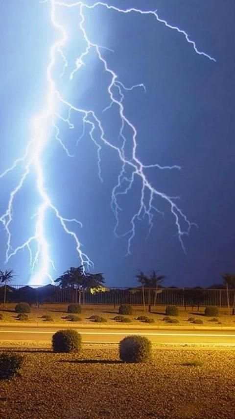 خلفيات اندرويد صور برق 13 تصوير الشاشة