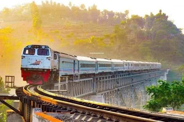Kereta Api Indonesia Tema Terbaru screenshot 1