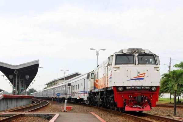 Kereta Api Indonesia Tema Terbaru screenshot 8