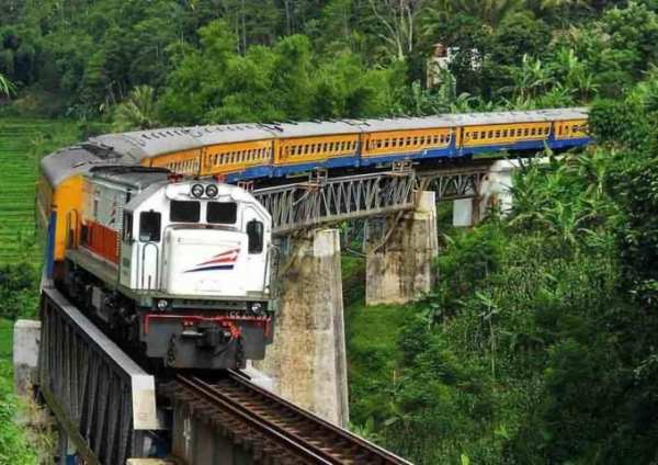 Kereta Api Indonesia Tema Terbaru screenshot 4