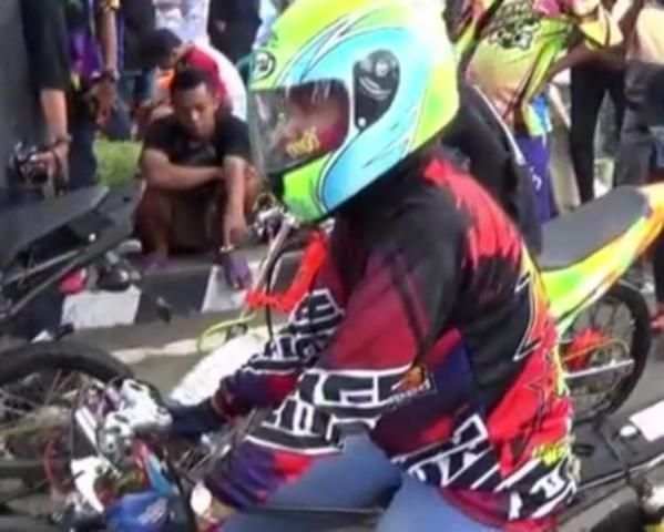 Balap Drag Motor Dan Mobil screenshot 2