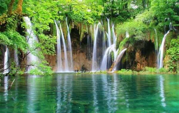 Waterfall Wallpaper HD скриншот 1