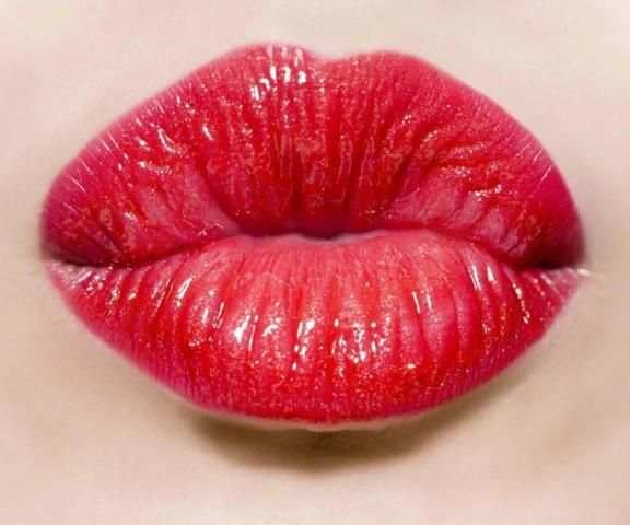 Kiss Lips Exotic Wallpaper HD скриншот 4