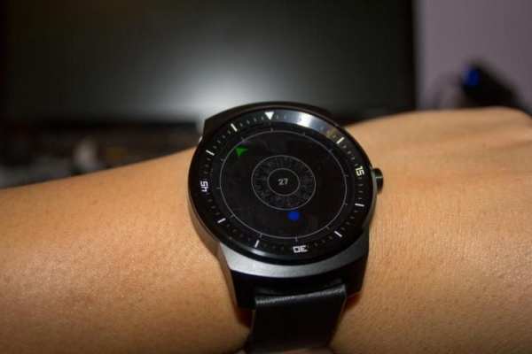 R1 Eye - Wear Watch Face 1 تصوير الشاشة