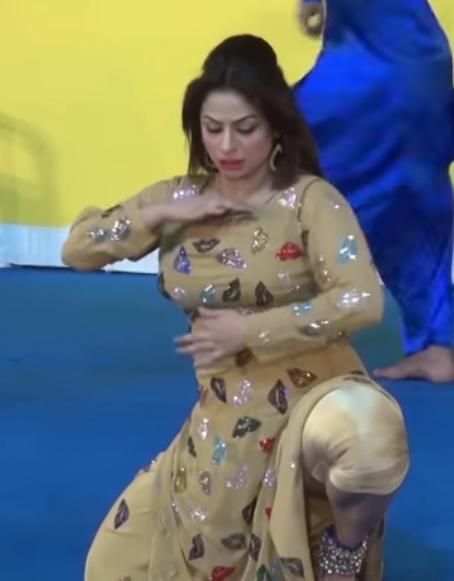 Pakistani Mujra Dance Videos (Desi Stage Show) screenshot 3