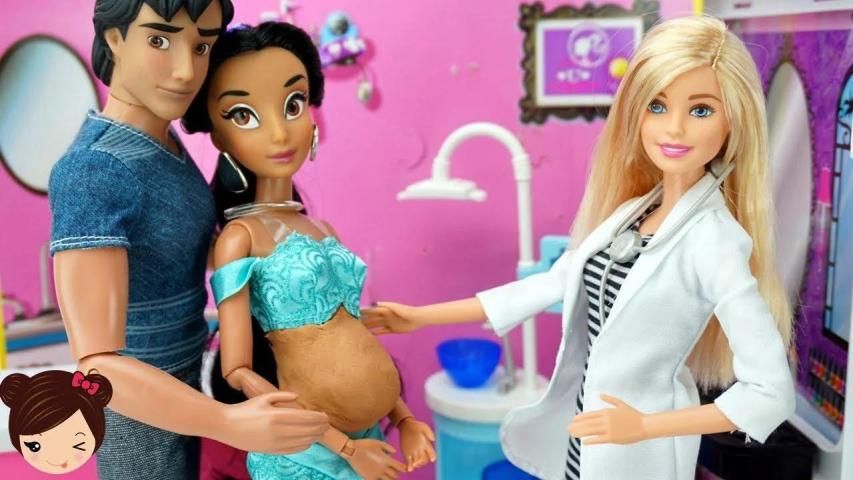 Los juguetes de titi cheap abriendo juguetes de barbie