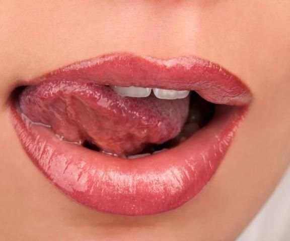 Kiss Lips Exotic Wallpaper HD скриншот 1