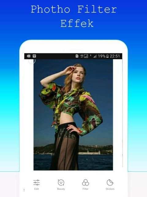 B512-Youcam makeup screenshot 1
