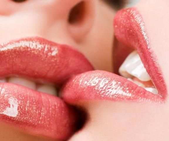 Kiss Lips Exotic Wallpaper HD скриншот 3