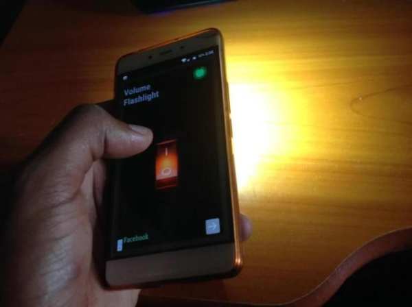 Emoji Flashlight screenshot 1