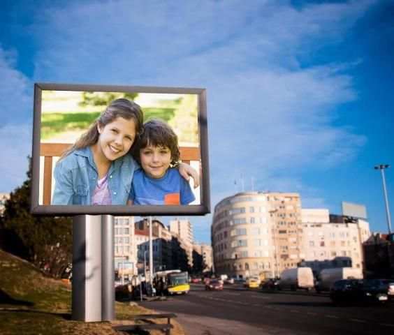 Photo In Hole - Billboard Photo Frames screenshot 1