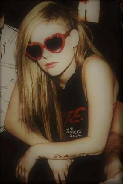 Avril Lavigne Wallpapers screenshot 1
