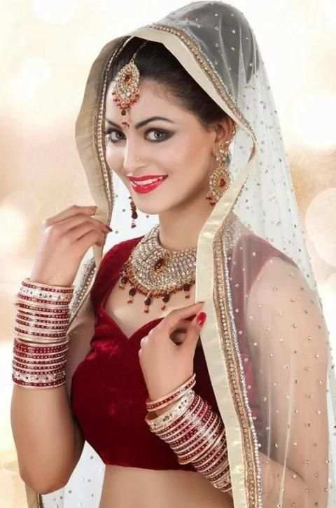 Urvashi Rautela Wallpapers HD 2019 स्क्रीनशॉट 19