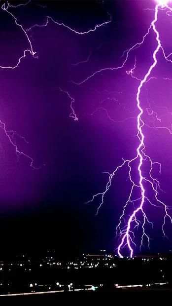Thunder Storm Lightning APUS Live Wallpaper screenshot 1