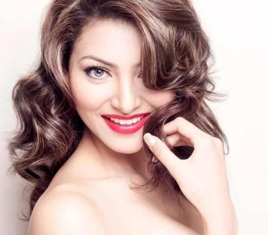 Urvashi Rautela Wallpapers HD 2019 स्क्रीनशॉट 31