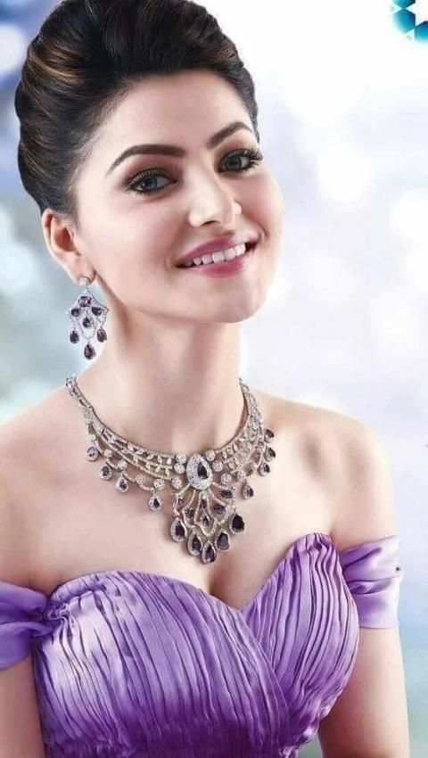 Urvashi Rautela Wallpapers HD 2019 स्क्रीनशॉट 13
