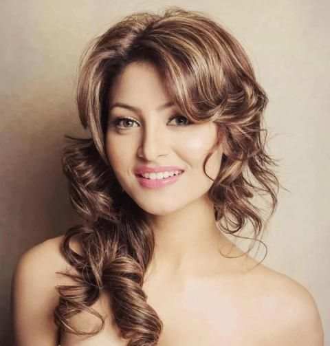 Urvashi Rautela Wallpapers HD 2019 स्क्रीनशॉट 26