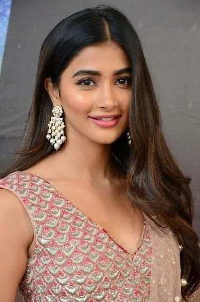 Pooja Hegde Wallpapers HD screenshot 1