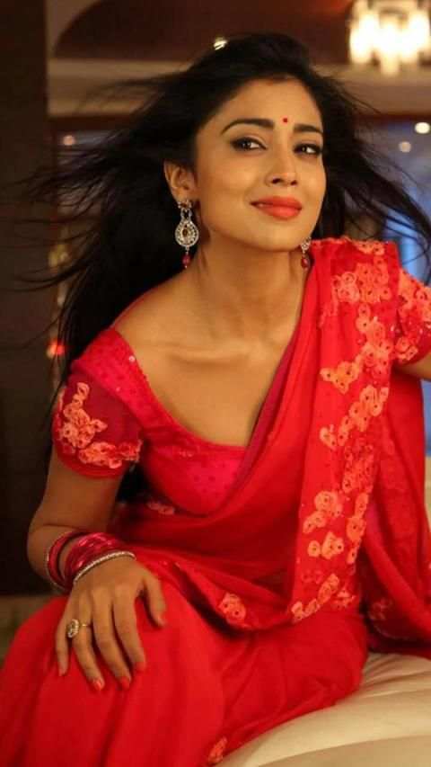 Shriya Saran Wallpapers & Images screenshot 13