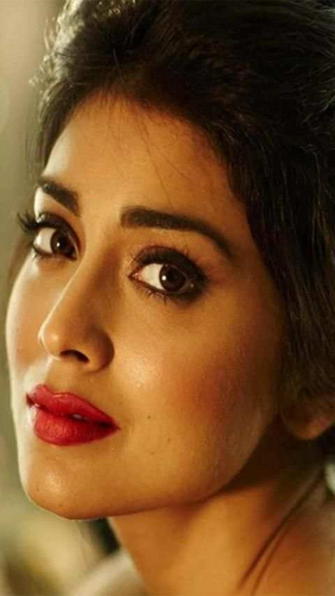 Shriya Saran Wallpapers & Images screenshot 7