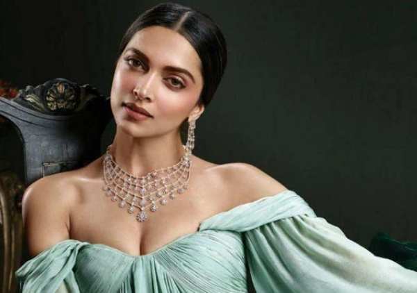 Deepika Padukone Wallpaper HD скриншот 5