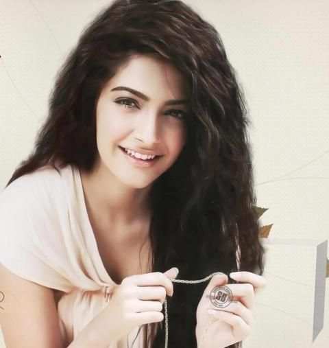 Sonam Kapoor Wallpapers HD screenshot 3