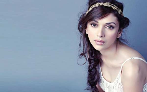 Aditi Rao Hydari Wallpaper HD स्क्रीनशॉट 4