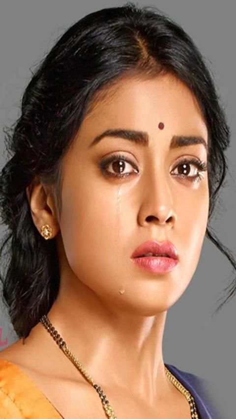 Shriya Saran Wallpapers & Images screenshot 18