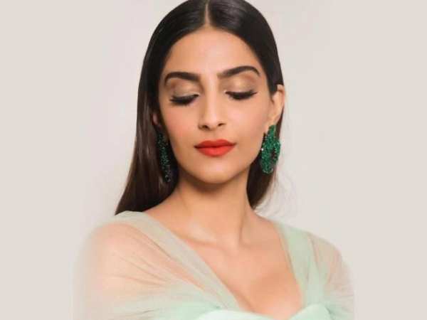 Sonam Kapoor Wallpapers HD screenshot 14