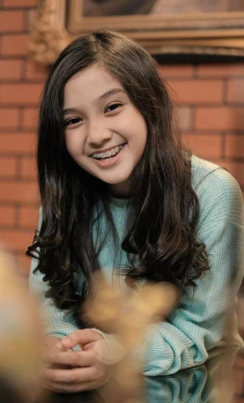 Naisa Alifia Yuriza - Kumpulan Foto स्क्रीनशॉट 8