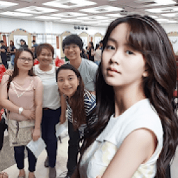 Selfie With Kim So Hyun أيقونة